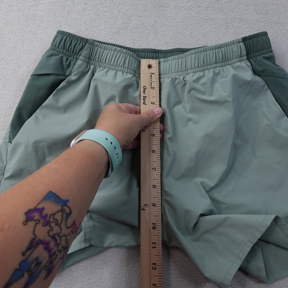 On Running Essential Shorts Womens M Green Lightweight Running Athletic Workout - Picture 10 of 11